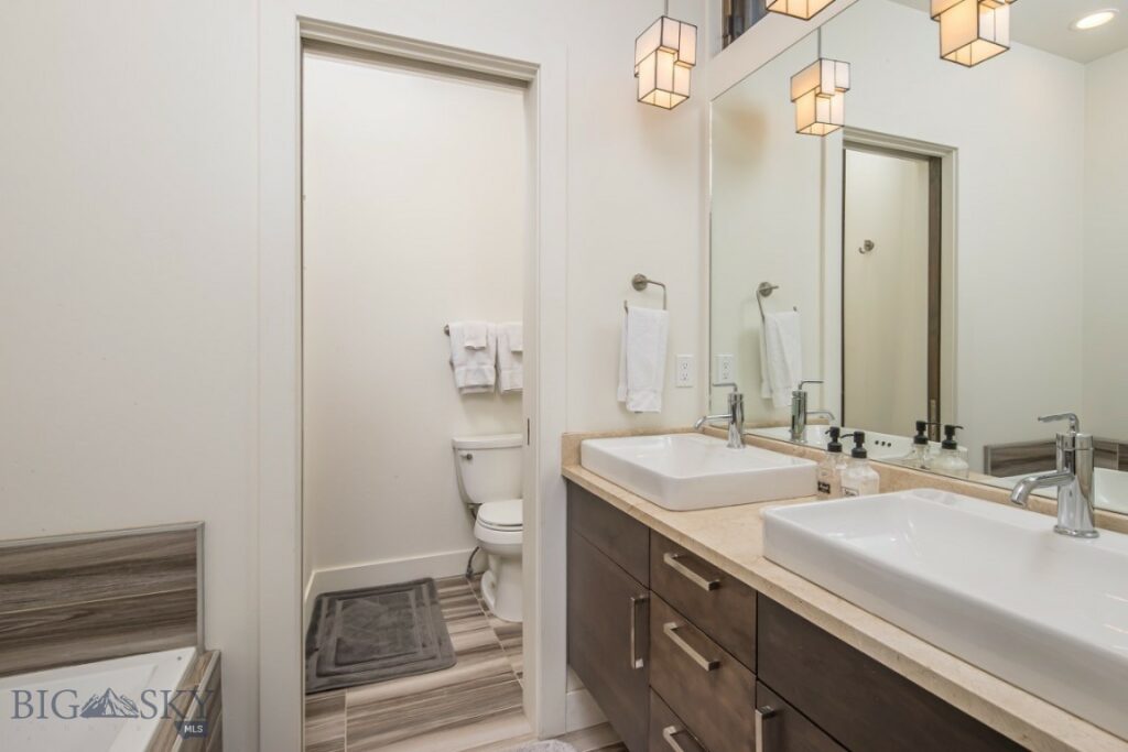 10 Alpine Bend Drive