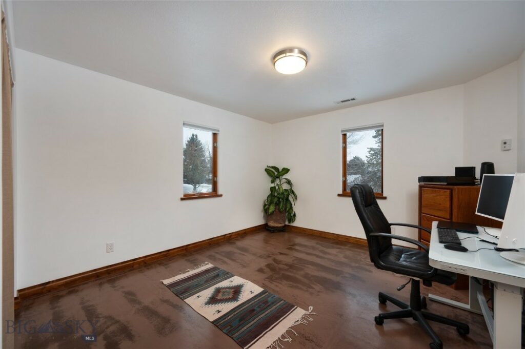 10 Brandon Trail Rd.