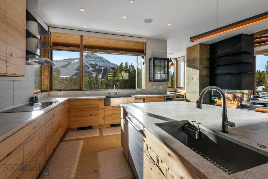 10 Middle Rider Road