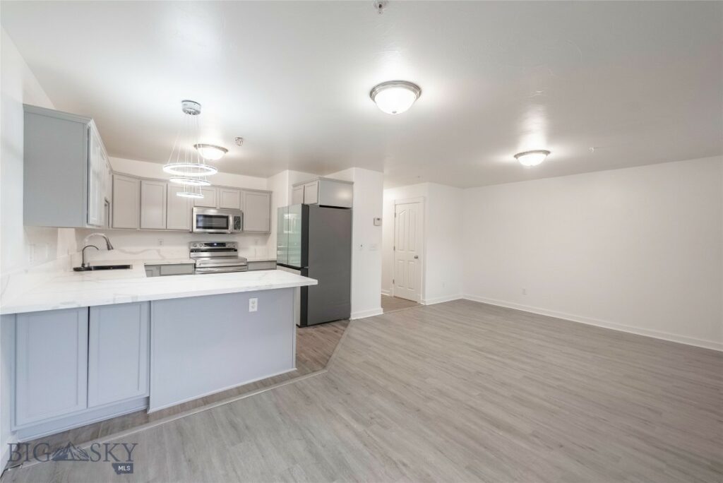 1010 Cruiser Lane