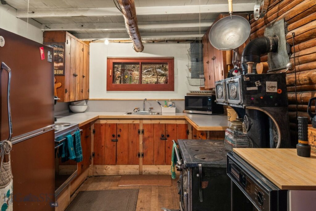 10400 Hyalite Canyon Road