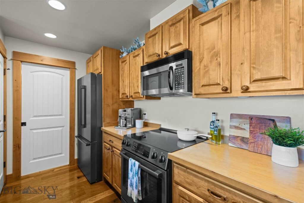 1052 Flanders Creek