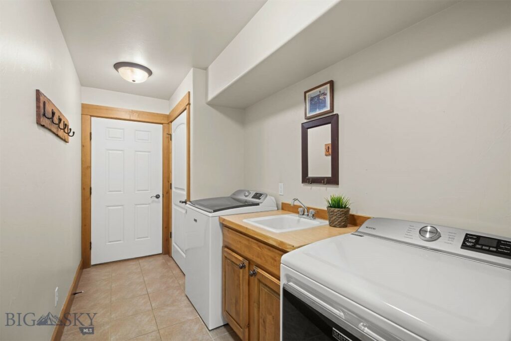 1052 Flanders Creek