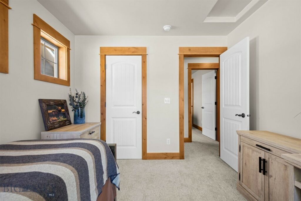 1052 Flanders Creek