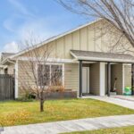 1086 Twin Lakes Avenue