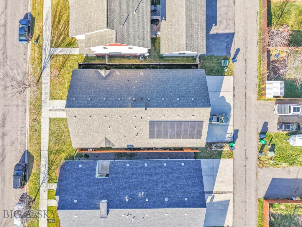 1086 Twin Lakes Avenue