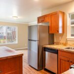 1086 Twin Lakes Avenue