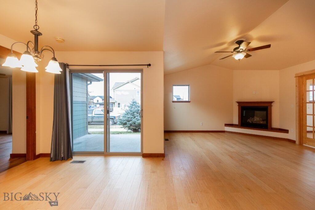 1095 Cottonwood Road