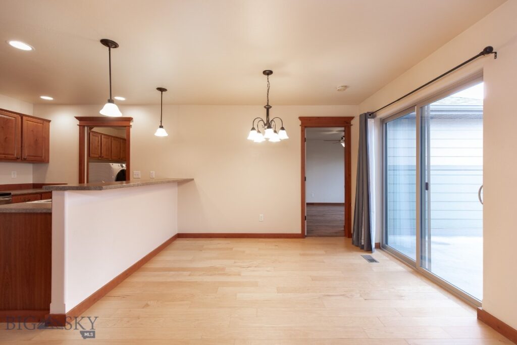 1095 Cottonwood Road