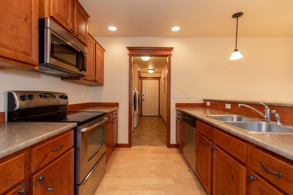 1095 Cottonwood Road