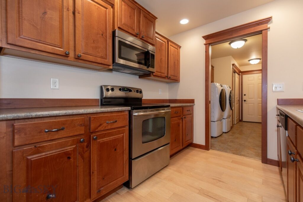 1095 Cottonwood Road