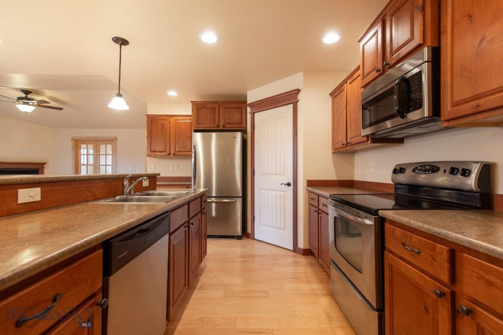 1095 Cottonwood Road