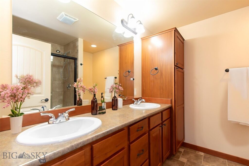 1095 Cottonwood Road