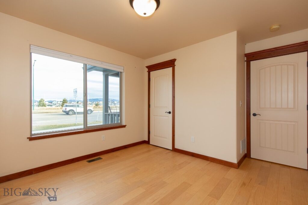 1095 Cottonwood Road