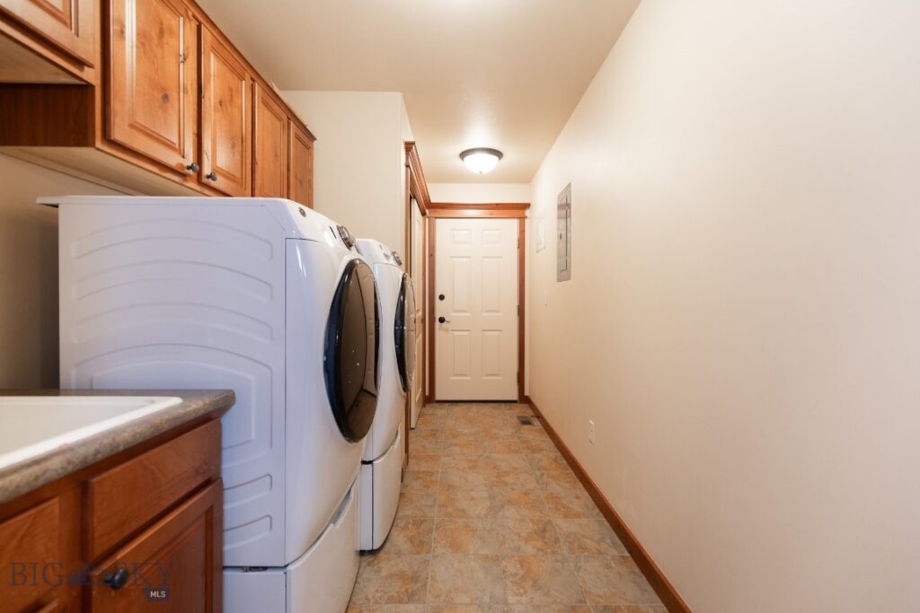 1095 Cottonwood Road