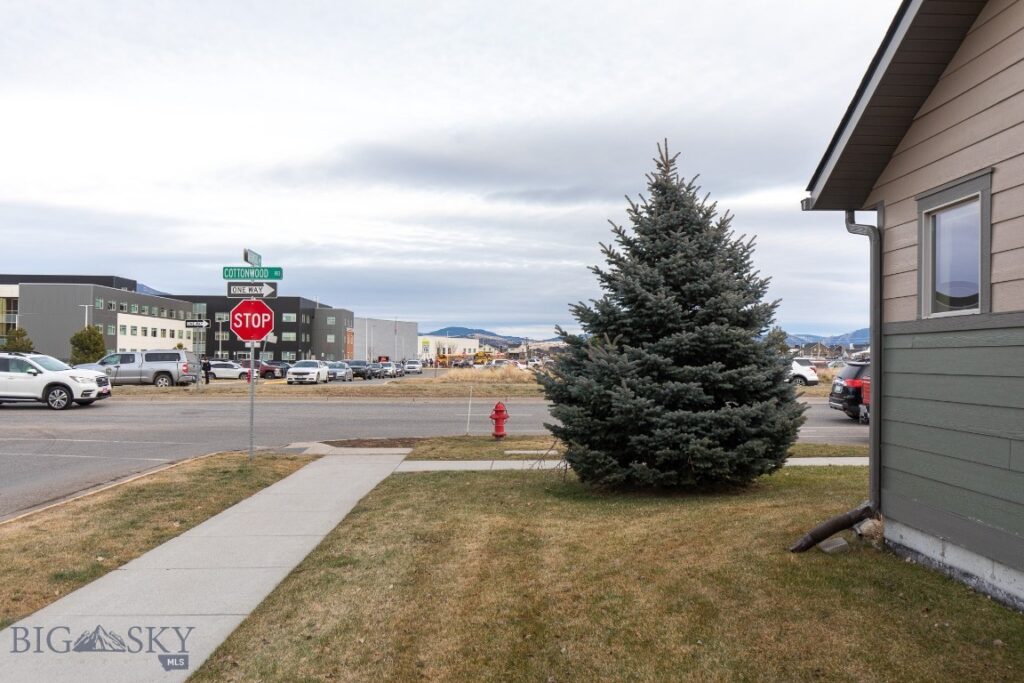 1095 Cottonwood Road