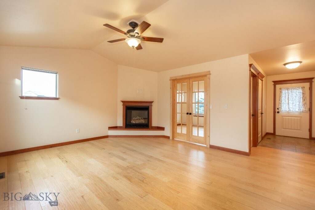 1095 Cottonwood Road