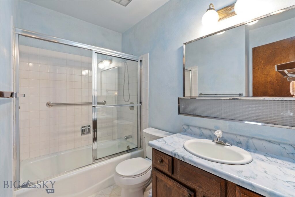 1120 W Babcock Street