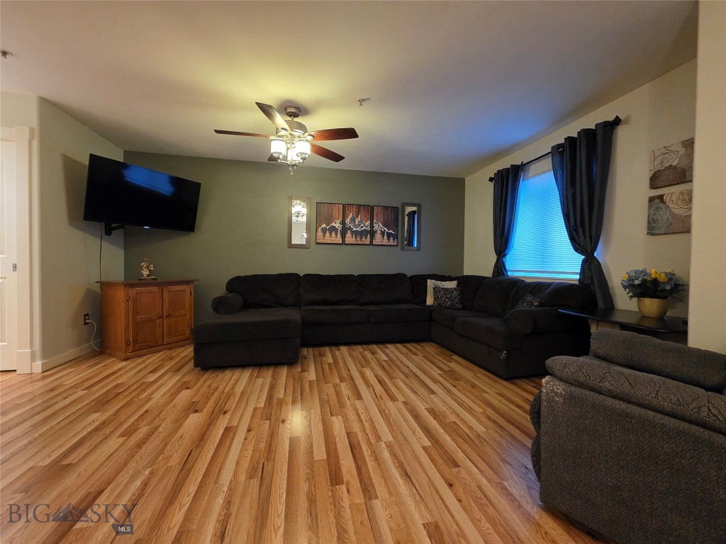 1124 Cruiser Lane