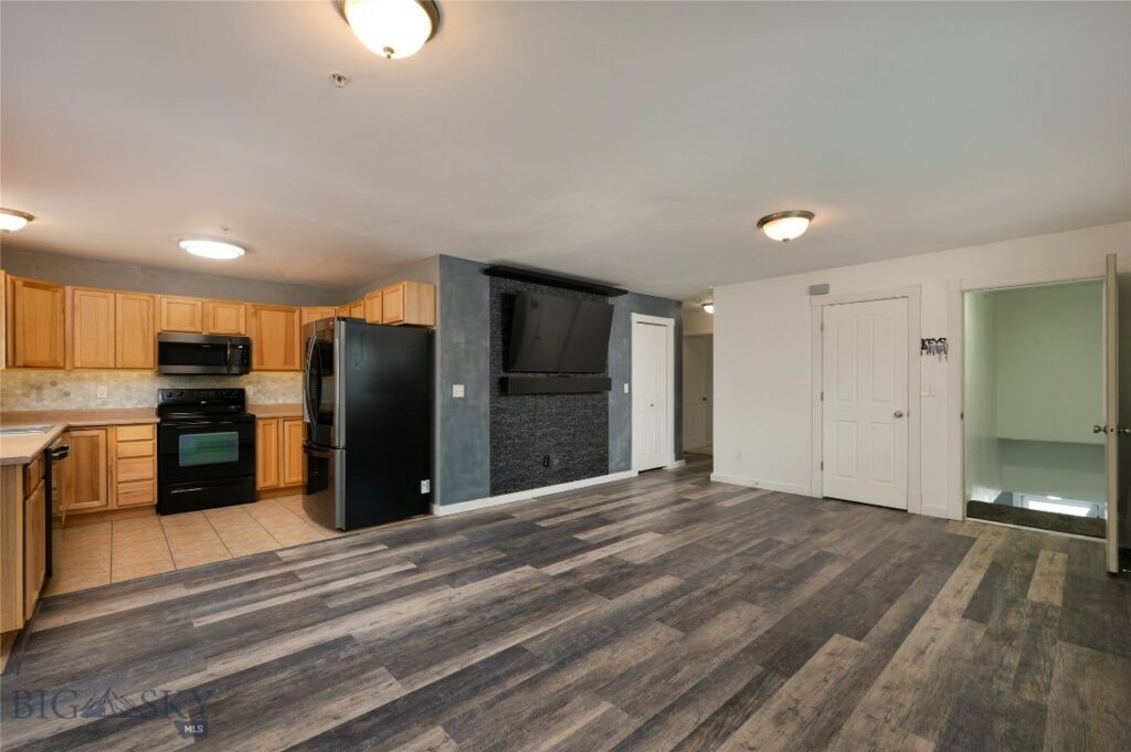 1126 Cruiser Lane
