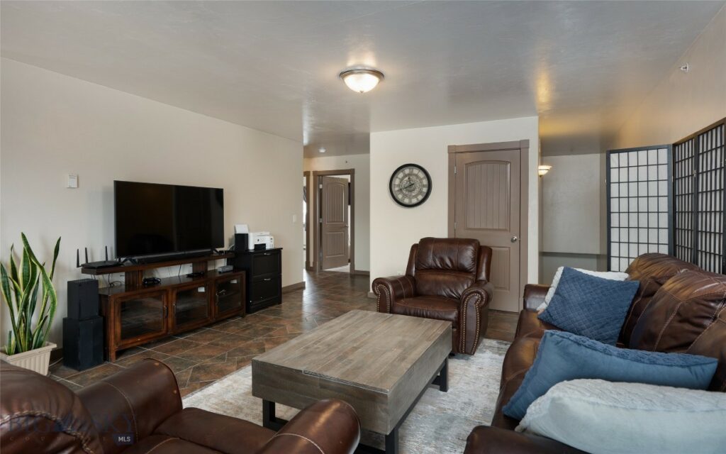 1132 Cruiser Lane