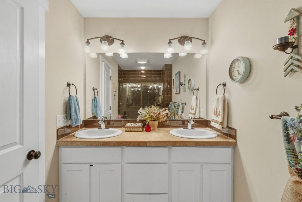 1155 Advance Drive