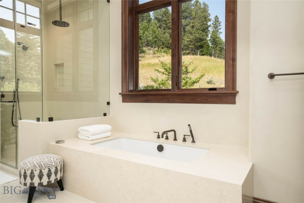 1221 Green Valley Way