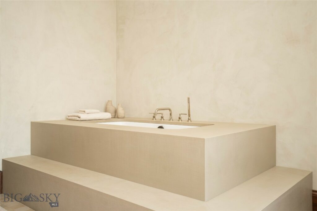 1221 Green Valley Way