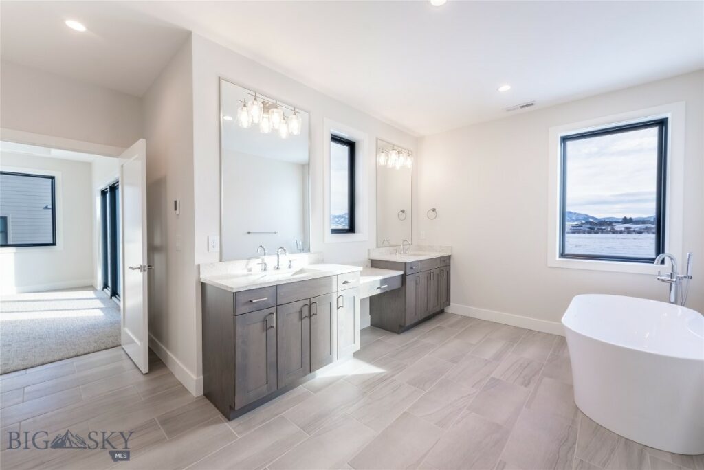 123 Creekbank Loop