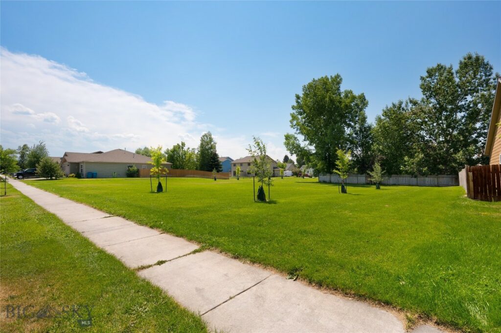 128 Droulliard Avenue