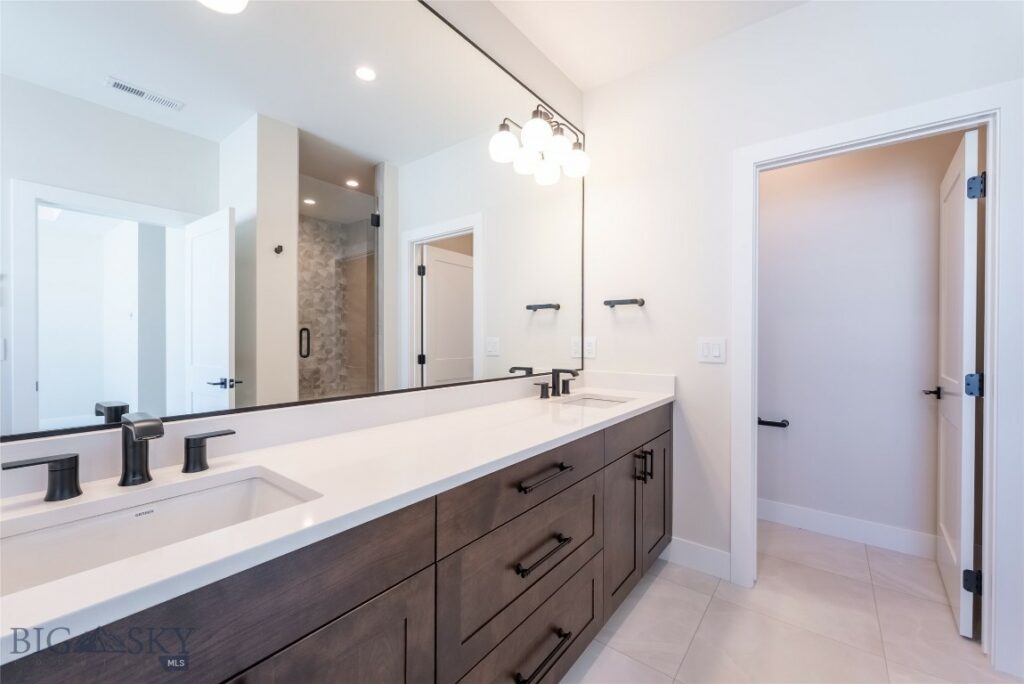 138 Creekbank Loop