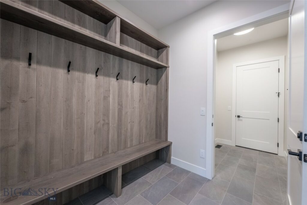 138 Creekbank Loop
