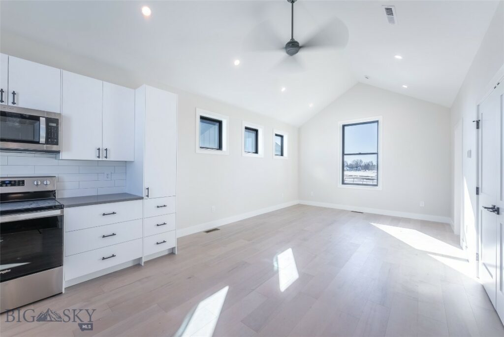 138 Creekbank Loop