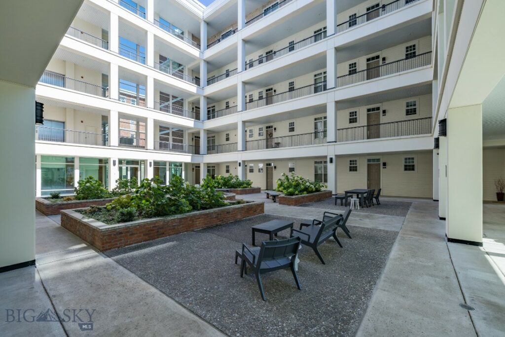 140 Village Crossing Unit 1B