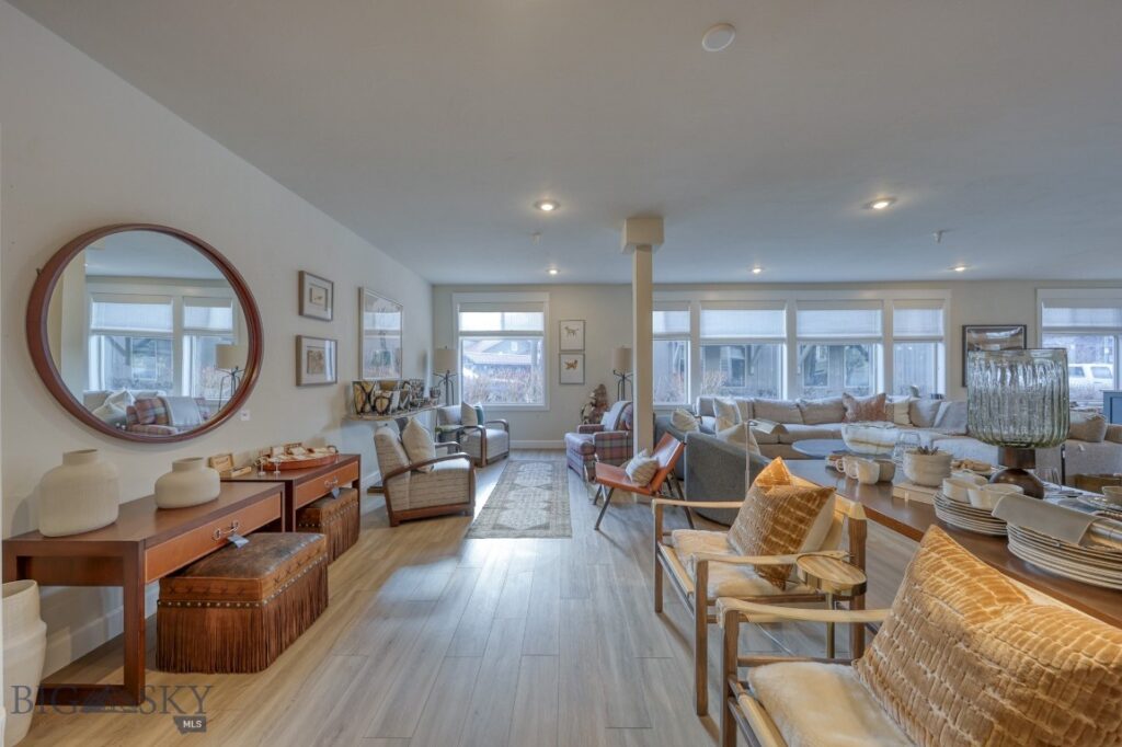 151 Center Ln