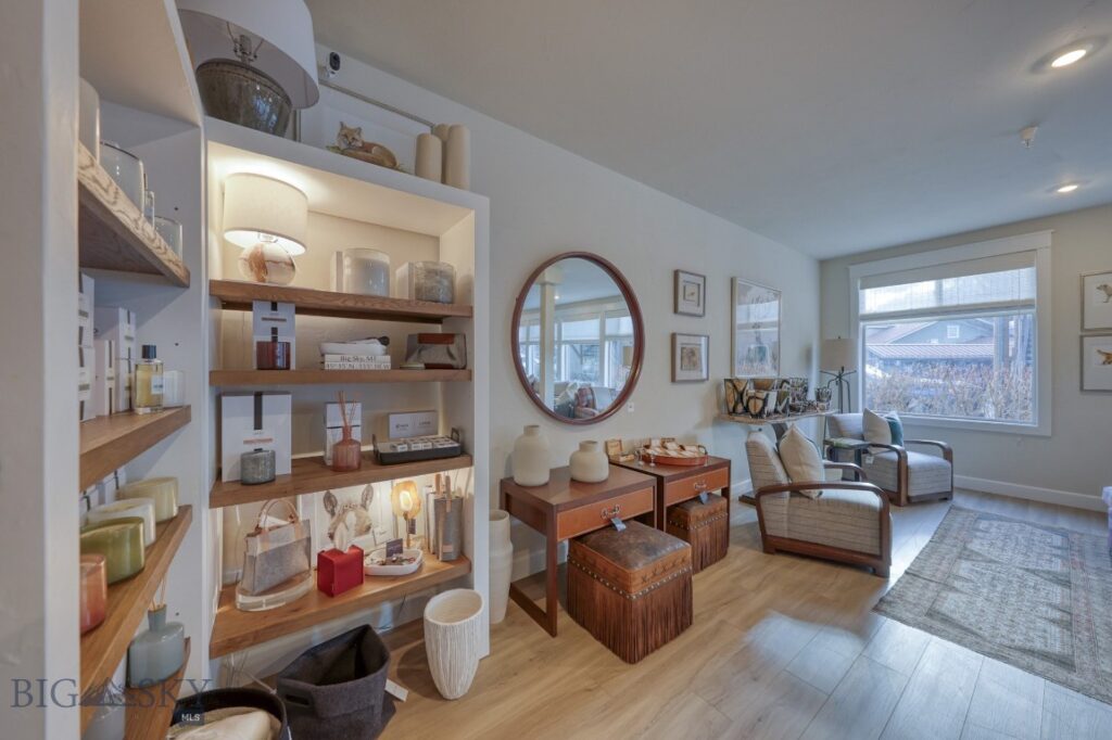 151 Center Ln