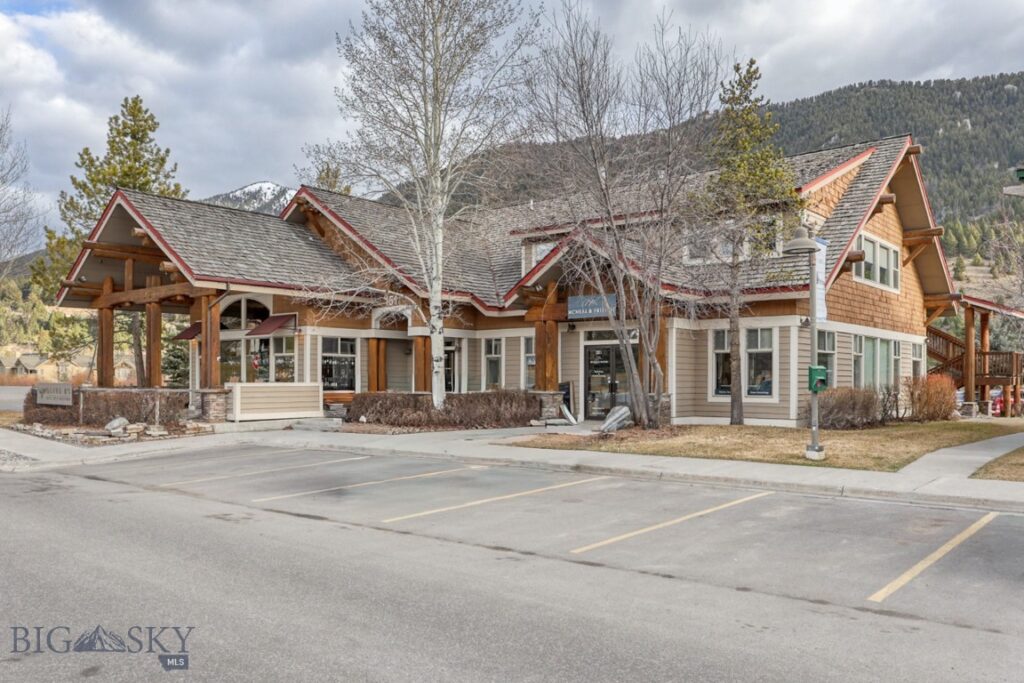 151 Center Ln