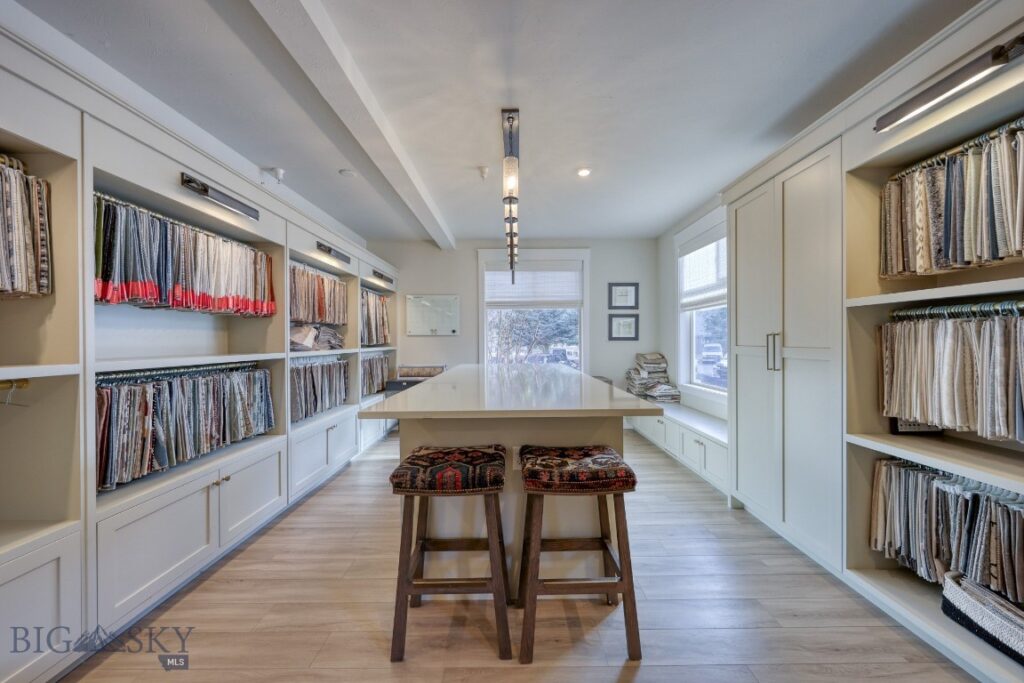 151 Center Ln