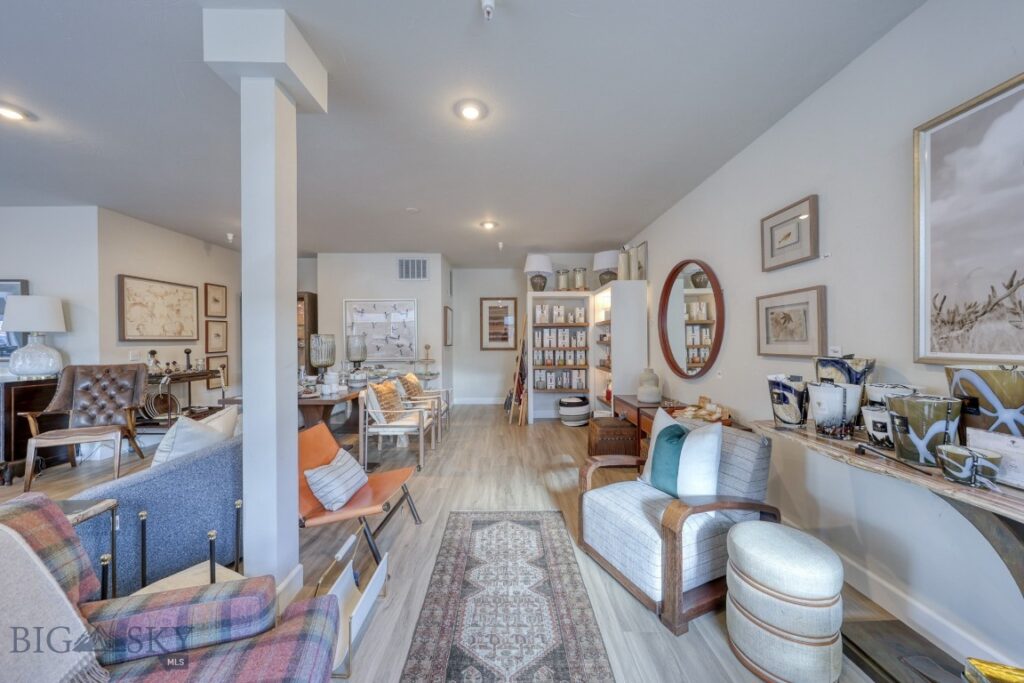151 Center Ln