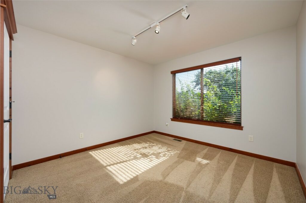 152 Goldcrest Lane