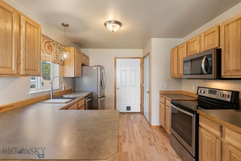 157 E Magnolia Drive