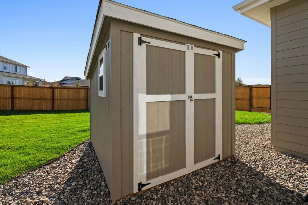 1604 Kit Carson Circle