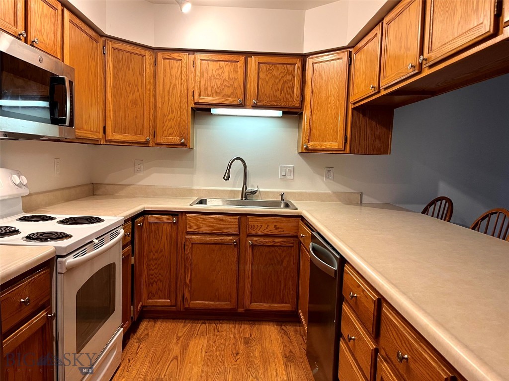 1611 W Koch