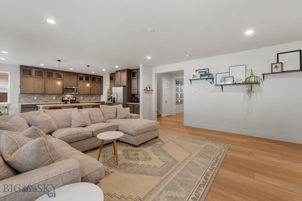 1704 Deadwood Loop