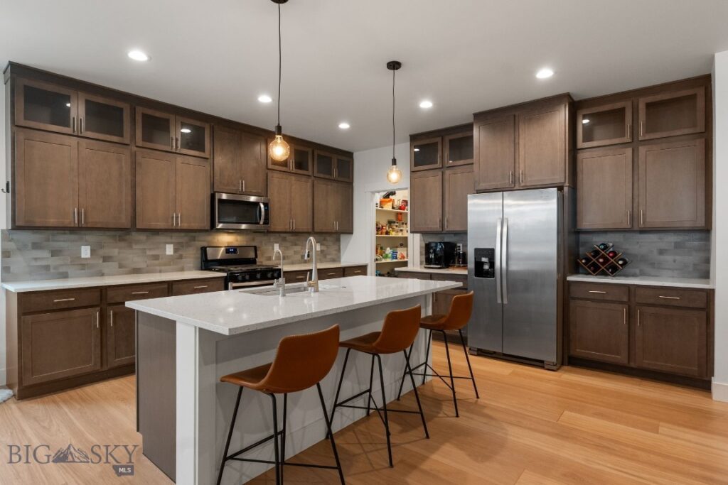 1704 Deadwood Loop