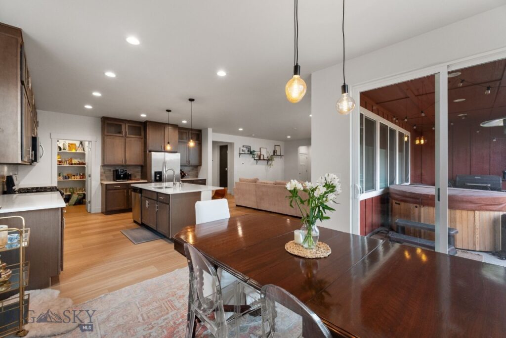 1704 Deadwood Loop