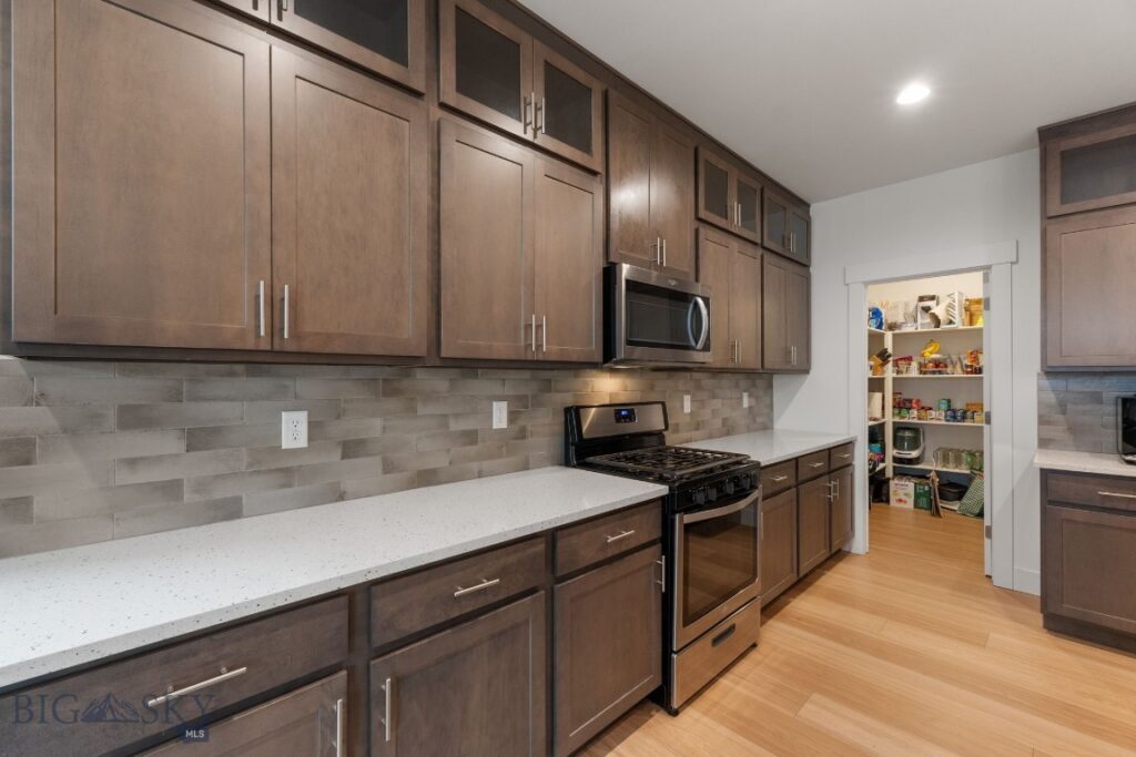 1704 Deadwood Loop