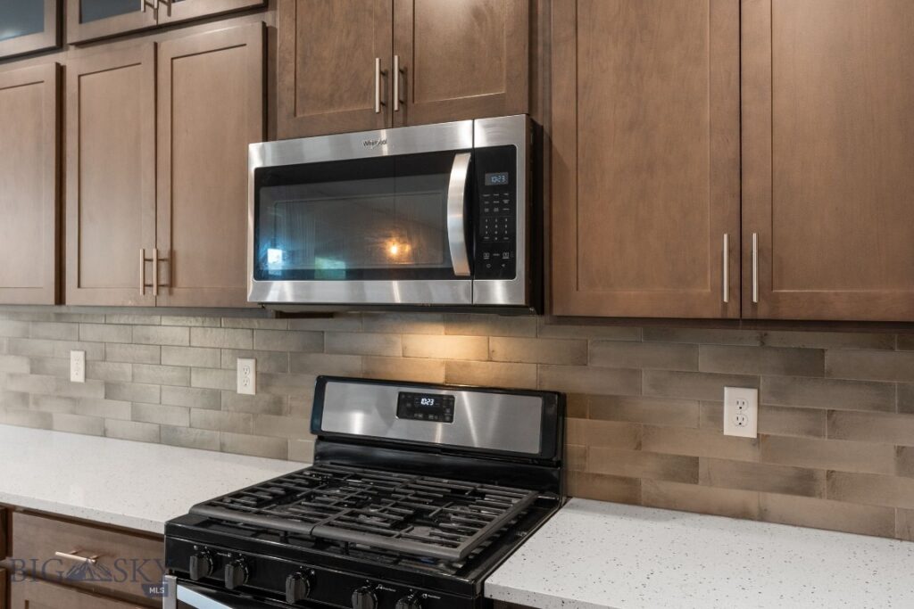 1704 Deadwood Loop