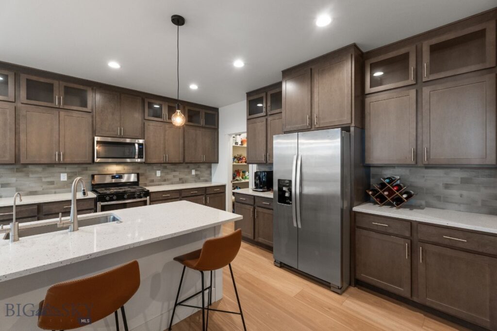 1704 Deadwood Loop