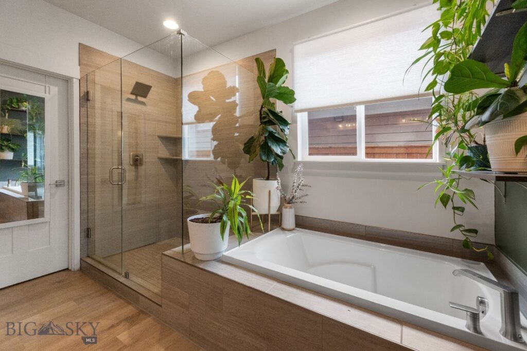 1704 Deadwood Loop